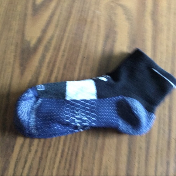 Assortment of new Bombas Women’s socks - Picture 16 of 16